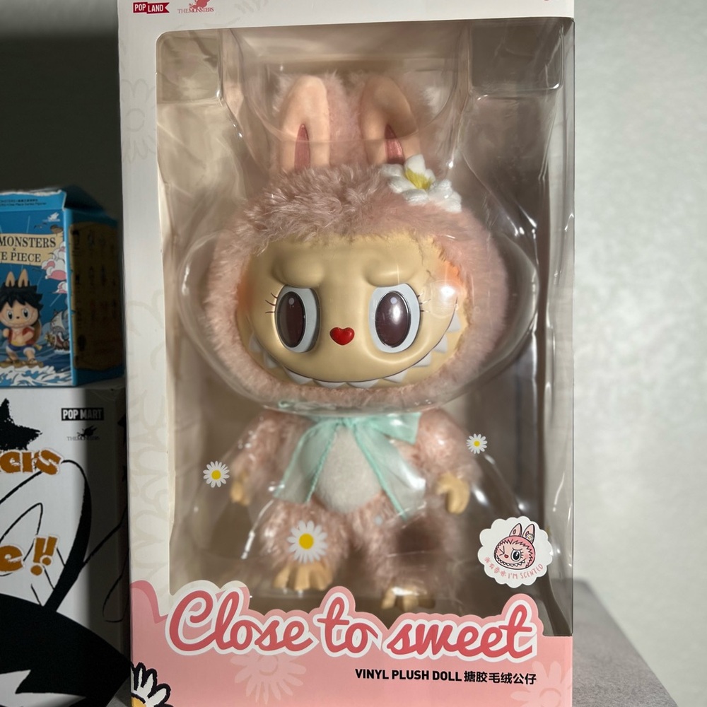 POPLAND MOKOKO CLOSE TO SWEET, SWEETHEART SERIES . Vinyl plush doll